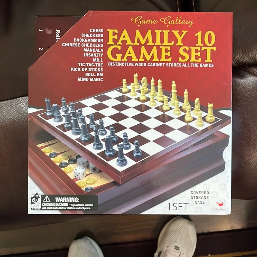 Family game set - Picture 1 of 5